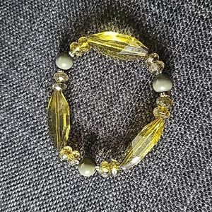 Vintage Green Plastic Beaded Stretch Bracelet⬜